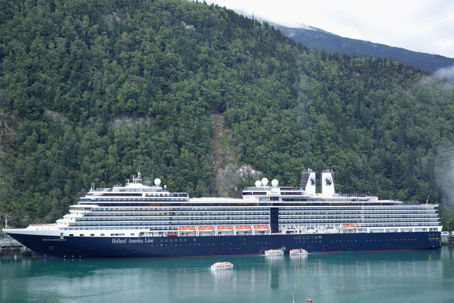 B5A299620241020-Alaska-landscape-Ships